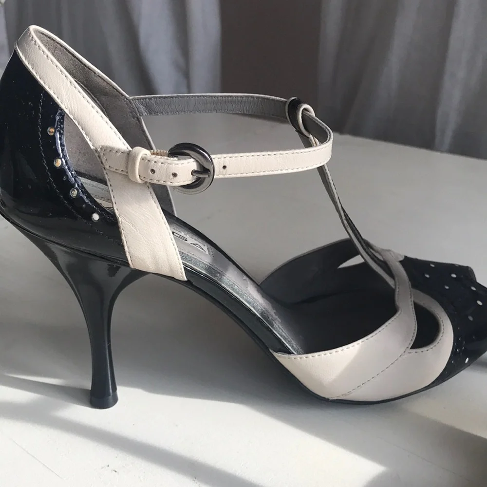Via Spiga Black and Cream Heels - Picture 4 of 5